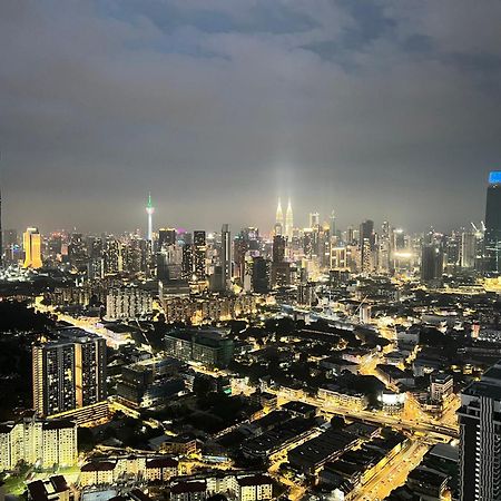 Skyscraper 65 Kl Highest Outdoor Bathtub Luxury Lavish Designer Suite Penthouse Lv65 Kuala Lumpur Exterior foto