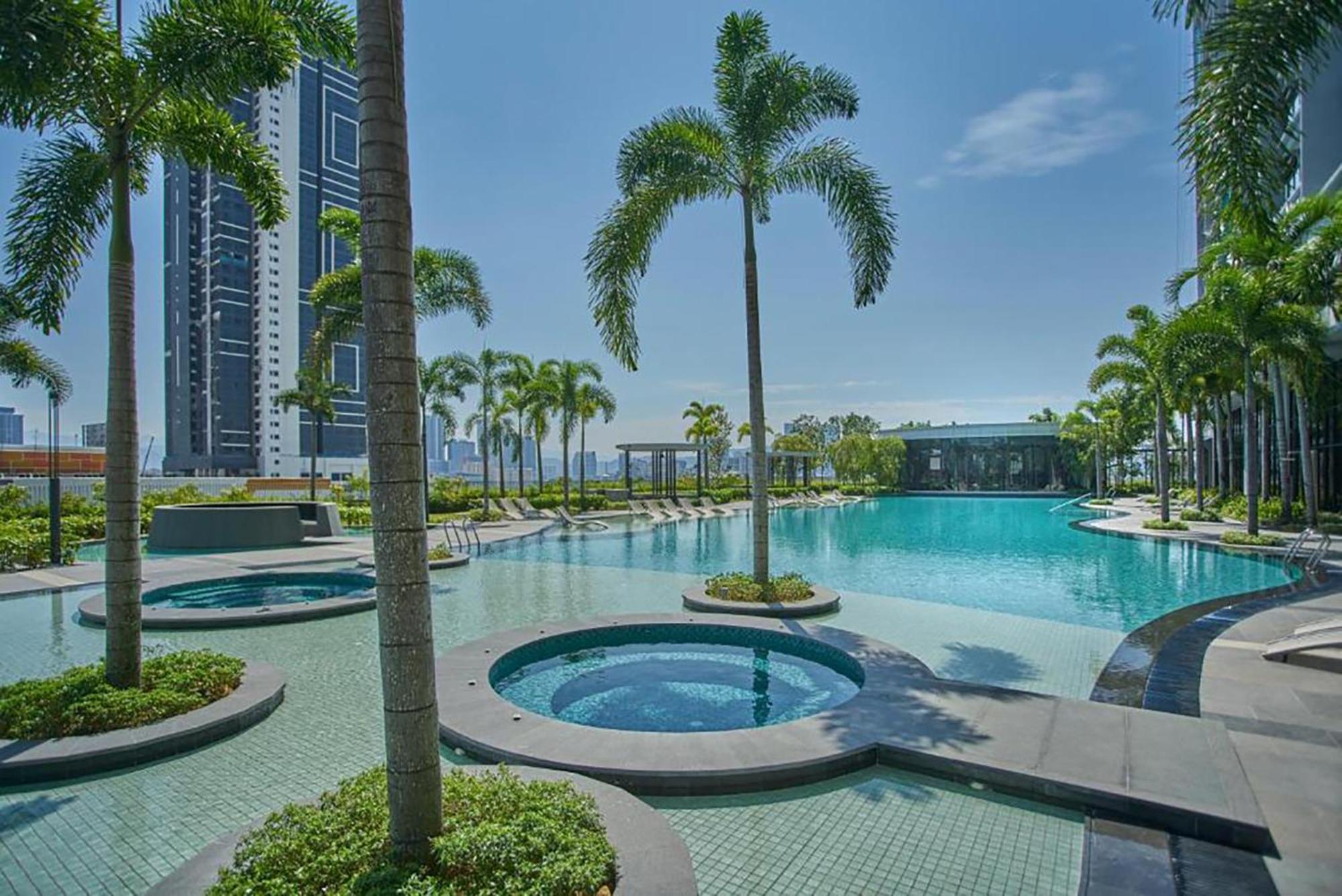 Skyscraper 65 Kl Highest Outdoor Bathtub Luxury Lavish Designer Suite Penthouse Lv65 Kuala Lumpur Exterior foto